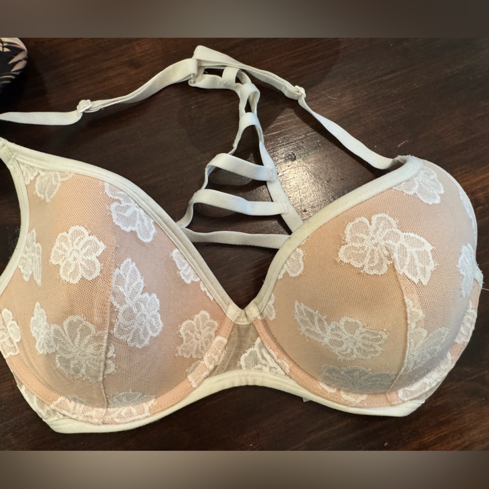Women’s Victoria secret Floral Lace Strappy Bra - Cream size 32 DD